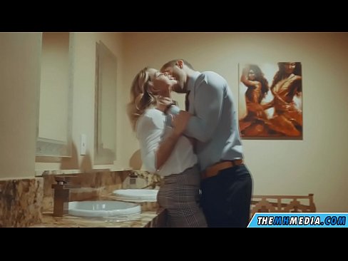 ❤️ Wann eng Busty Blond Iech an engem ëffentlechen Toilette verféiert ☑ Schéine Porno op lb.4k-porno.ru ❌️❤